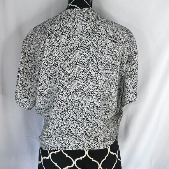 Lush Black & White Animal Print Short Sleeve Vneck Wrap Shirt Lightweight Sz XL - Picture 6 of 13